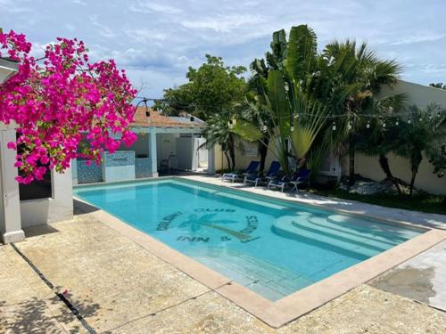 the colony club inn and suites