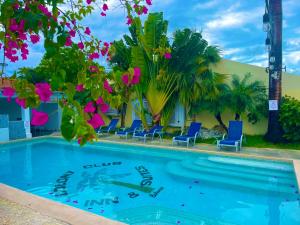 the colony club inn and suites