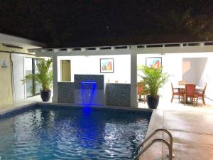 the colony club inn and suites