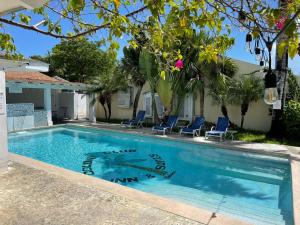 the colony club inn and suites