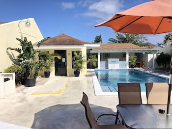 the colony club inn and suites