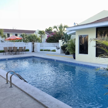 the colony club inn and suites