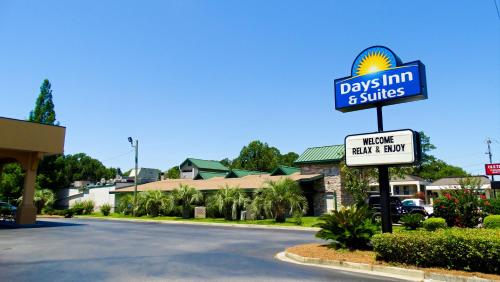 days inn and suites by wyndham savannah midtown