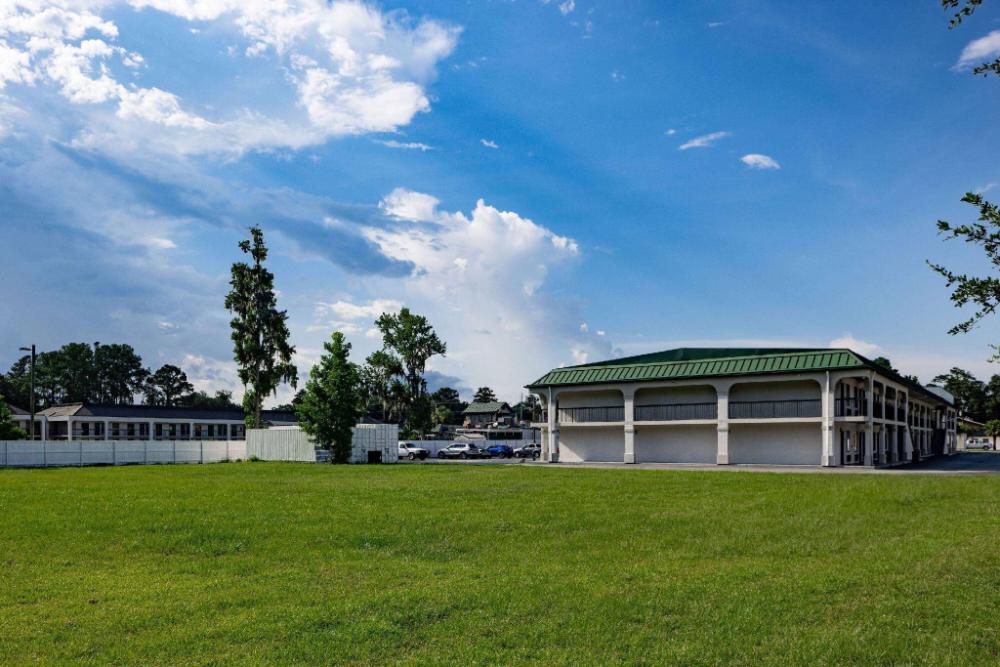 days inn and suites by wyndham savannah midtown