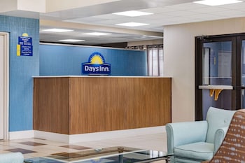 days inn and suites by wyndham savannah midtown