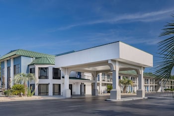 Days Inn & Suites By Wyndham Savannah Midtown,Georgia>>Chatham County,2 star