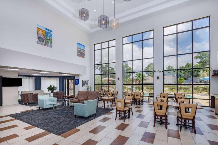 days inn and suites by wyndham savannah midtown
