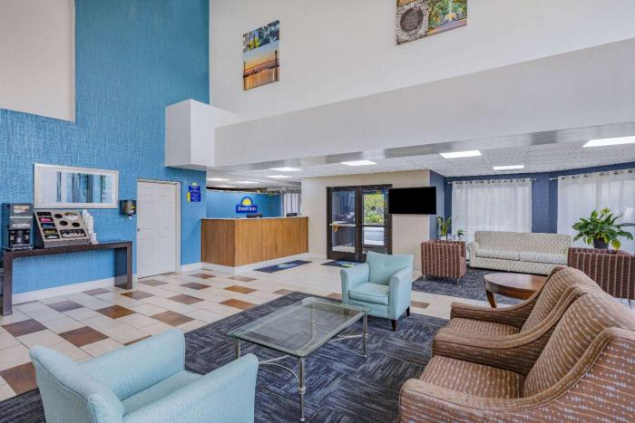 days inn and suites by wyndham savannah midtown