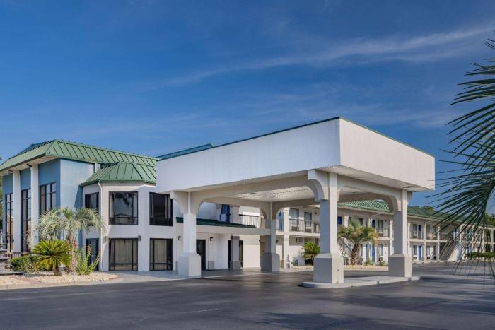 days inn and suites by wyndham savannah midtown