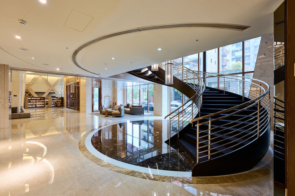 he ti hotel