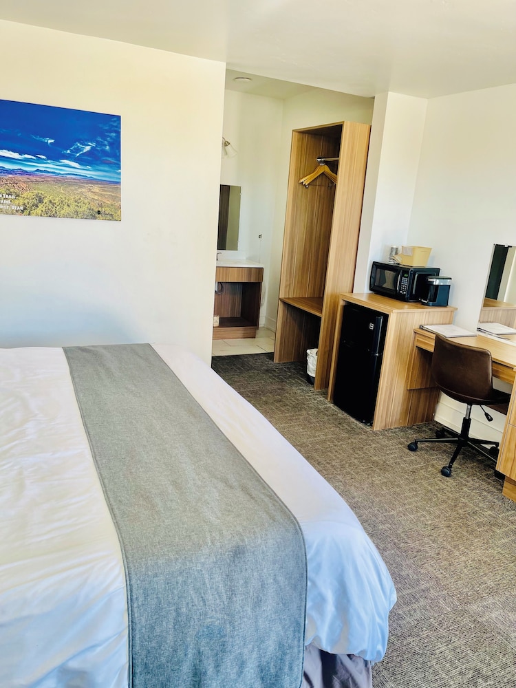 blue sage inn and suites