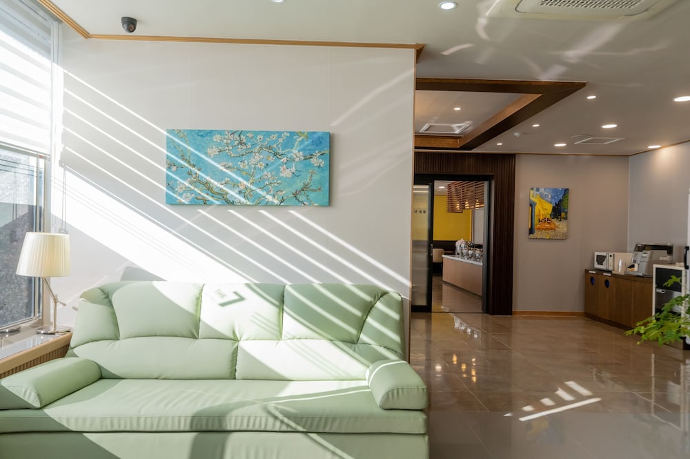 the 7 business hotel