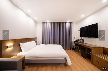 the 7 business hotel