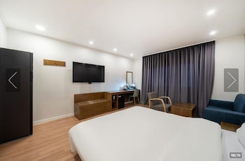 the 7 business hotel