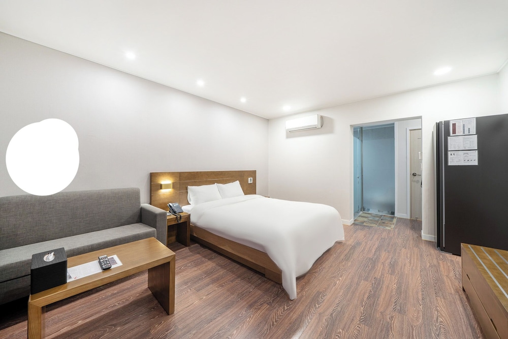 the 7 business hotel