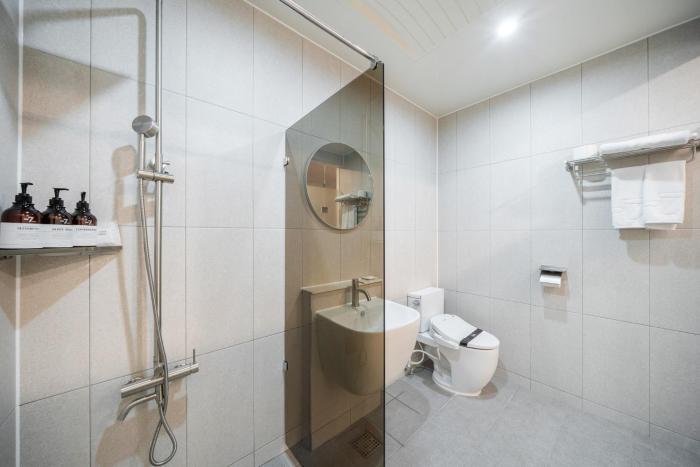 the 7 business hotel