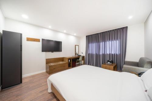 the 7 business hotel