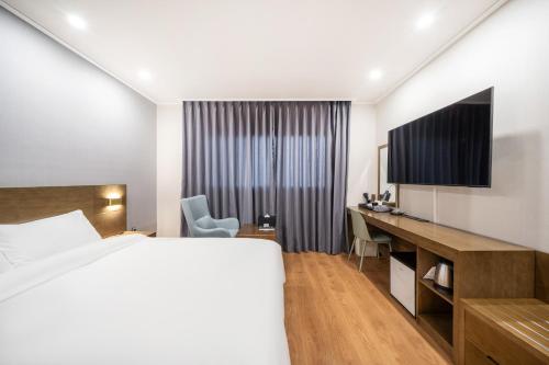 the 7 business hotel