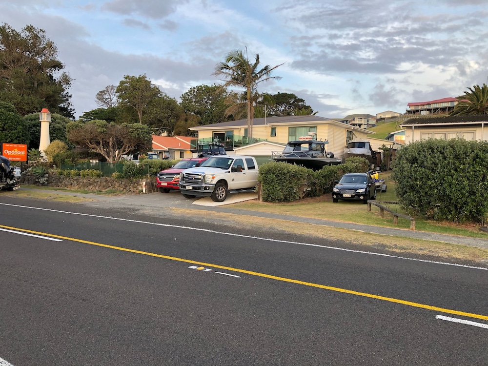 opononi lighthouse motel