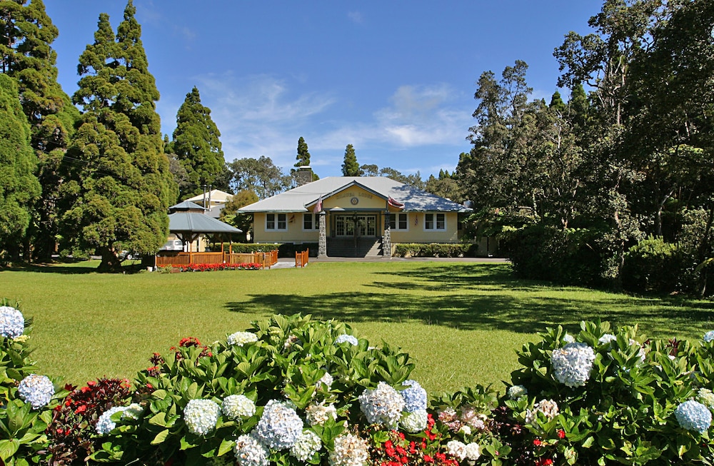 kilauea lodge and restaurant