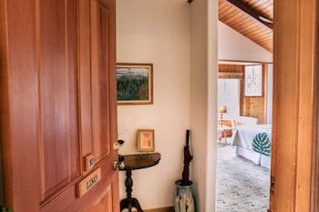 kilauea lodge and restaurant