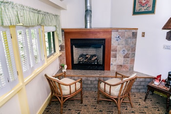 kilauea lodge and restaurant