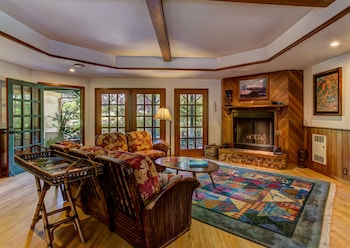 kilauea lodge and restaurant