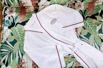 kilauea lodge and restaurant