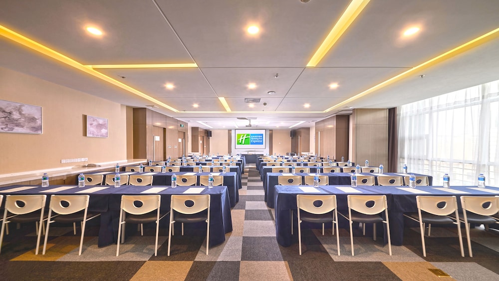holiday inn express baoji city centre by ihg