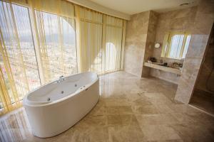 Jrw Welmond Hotel & Casino Batumi,Batumi>>Adjara,5 star