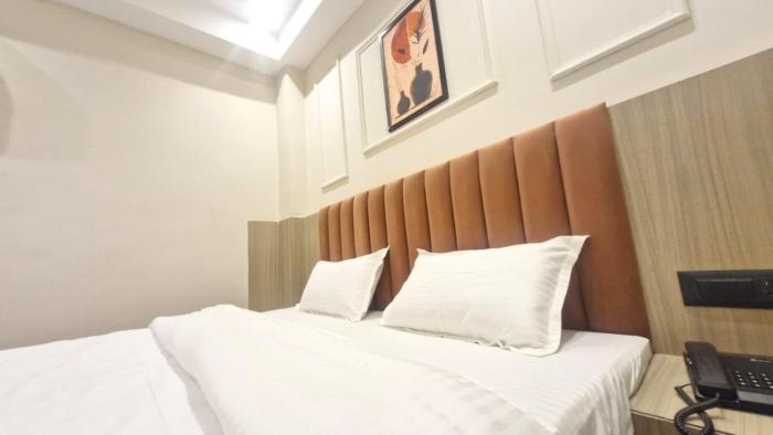 the city hotel