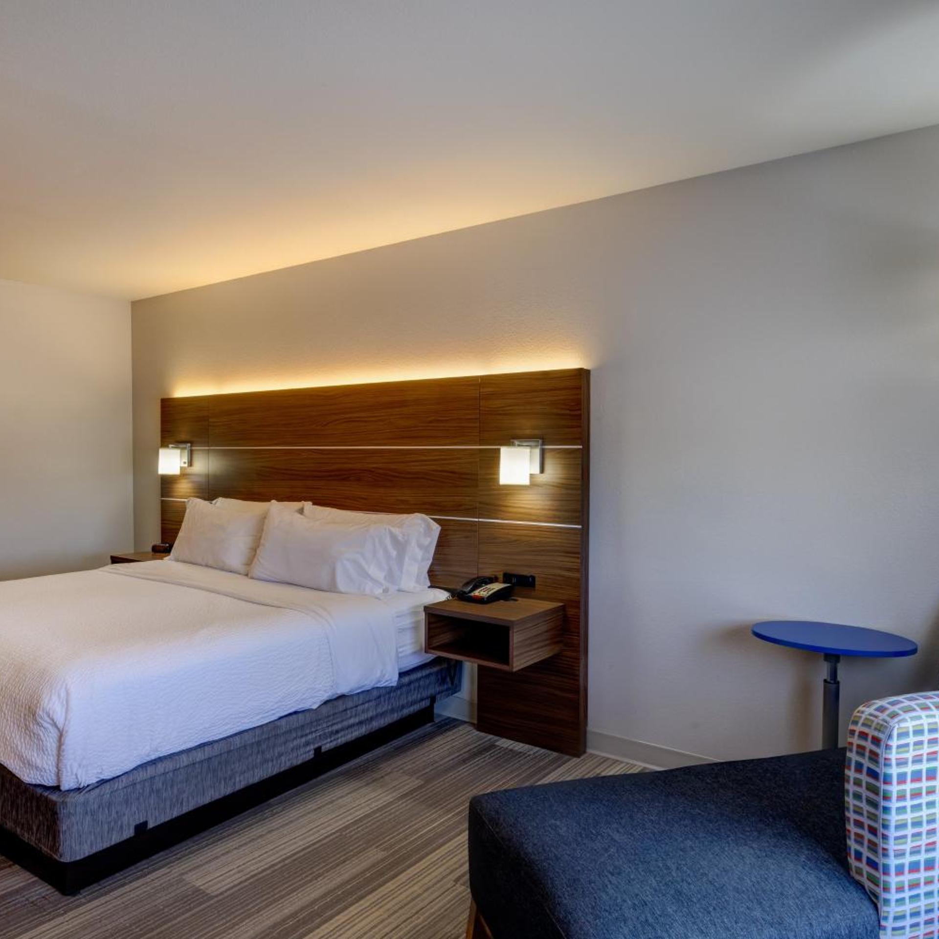 holiday inn express hotel and suites shelbyville indianapolis by ihg