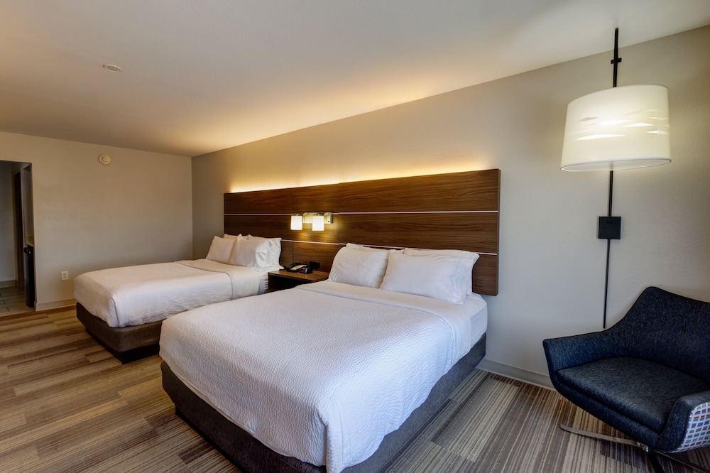 holiday inn express hotel and suites shelbyville indianapolis by ihg