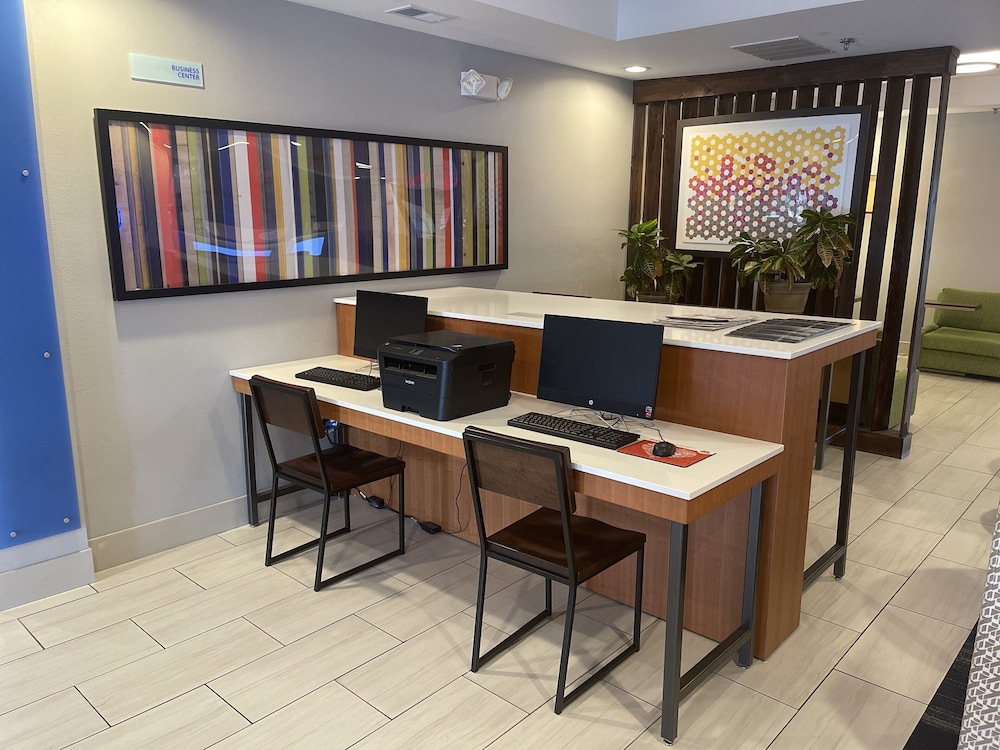 holiday inn express hotel and suites shelbyville indianapolis by ihg