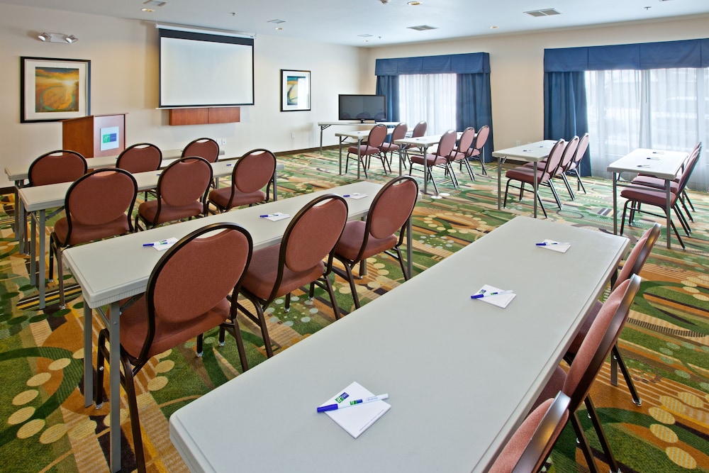 holiday inn express hotel and suites shelbyville indianapolis by ihg