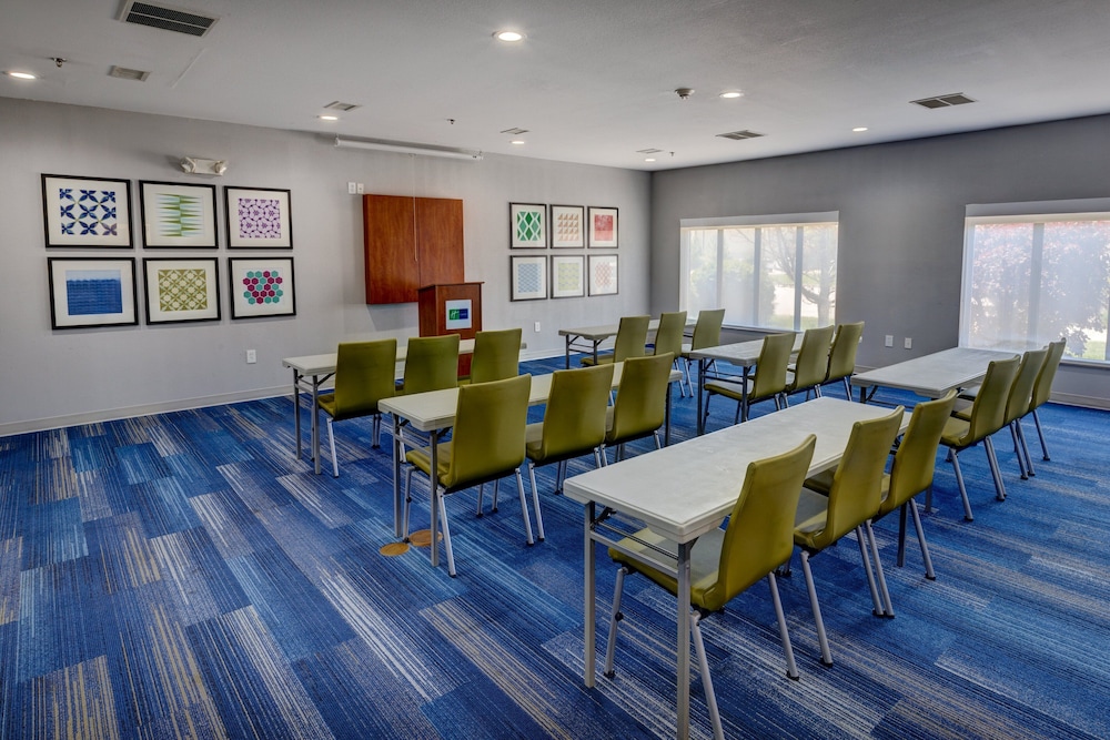 holiday inn express hotel and suites shelbyville indianapolis by ihg
