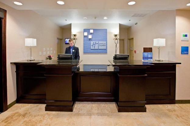 holiday inn express hotel and suites shelbyville indianapolis by ihg
