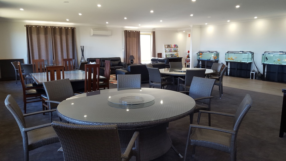 gold panner motor inn