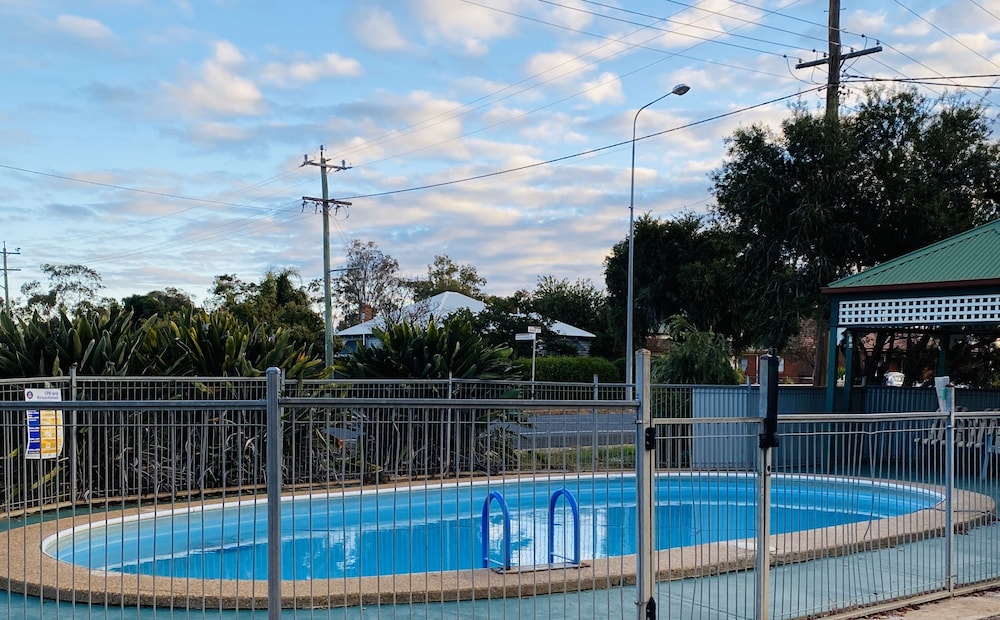 county lodge motor inn