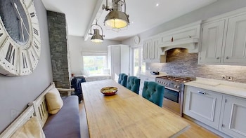 The Blue House Bruckless,,2 star