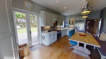 The Blue House Bruckless,,2 star