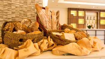 Hotel Benilde Maison De La Salle,San Andres Bukid>>Manila,4 star