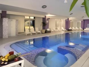 yes hotel touring