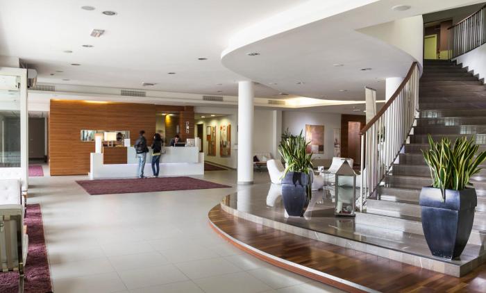 yes hotel touring