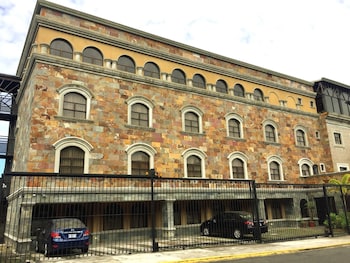 hotel plaza real suites and apartments