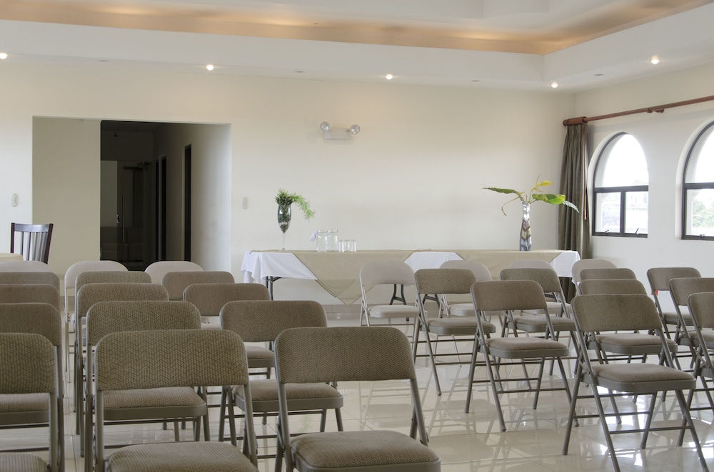 hotel plaza real suites and apartments