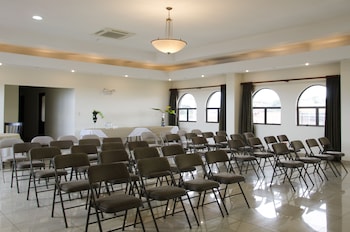 hotel plaza real suites and apartments
