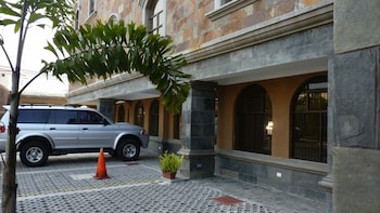 hotel plaza real suites and apartments