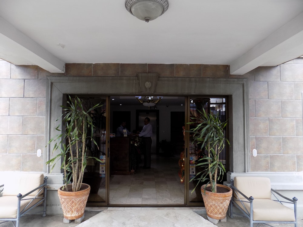 hotel plaza real suites and apartments
