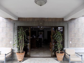 hotel plaza real suites and apartments